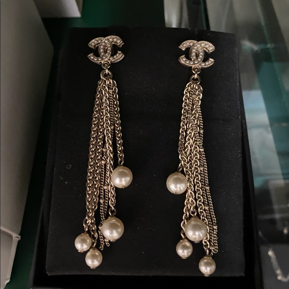 CHANEL- Dandle Pearls Earrings